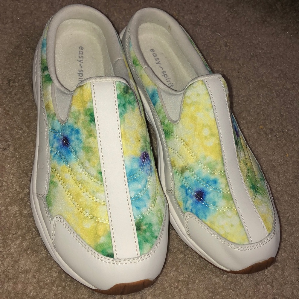 Easy Spirit Slip On Shoes W/ Watercolor Look. 7.5